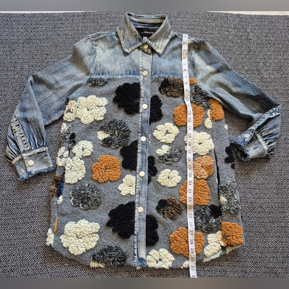 Donna White Coats Denim Shacket With Plush Floral Design Size Small - Picture 3 of 11
